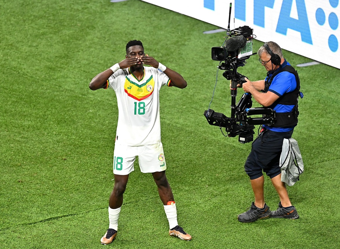 Sarr của Watford đưa Senegal vào vòng loại trực tiếp